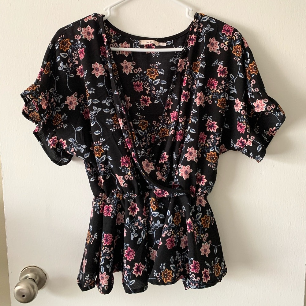 Francesca’s Black Floral Peplum Blouse Medium